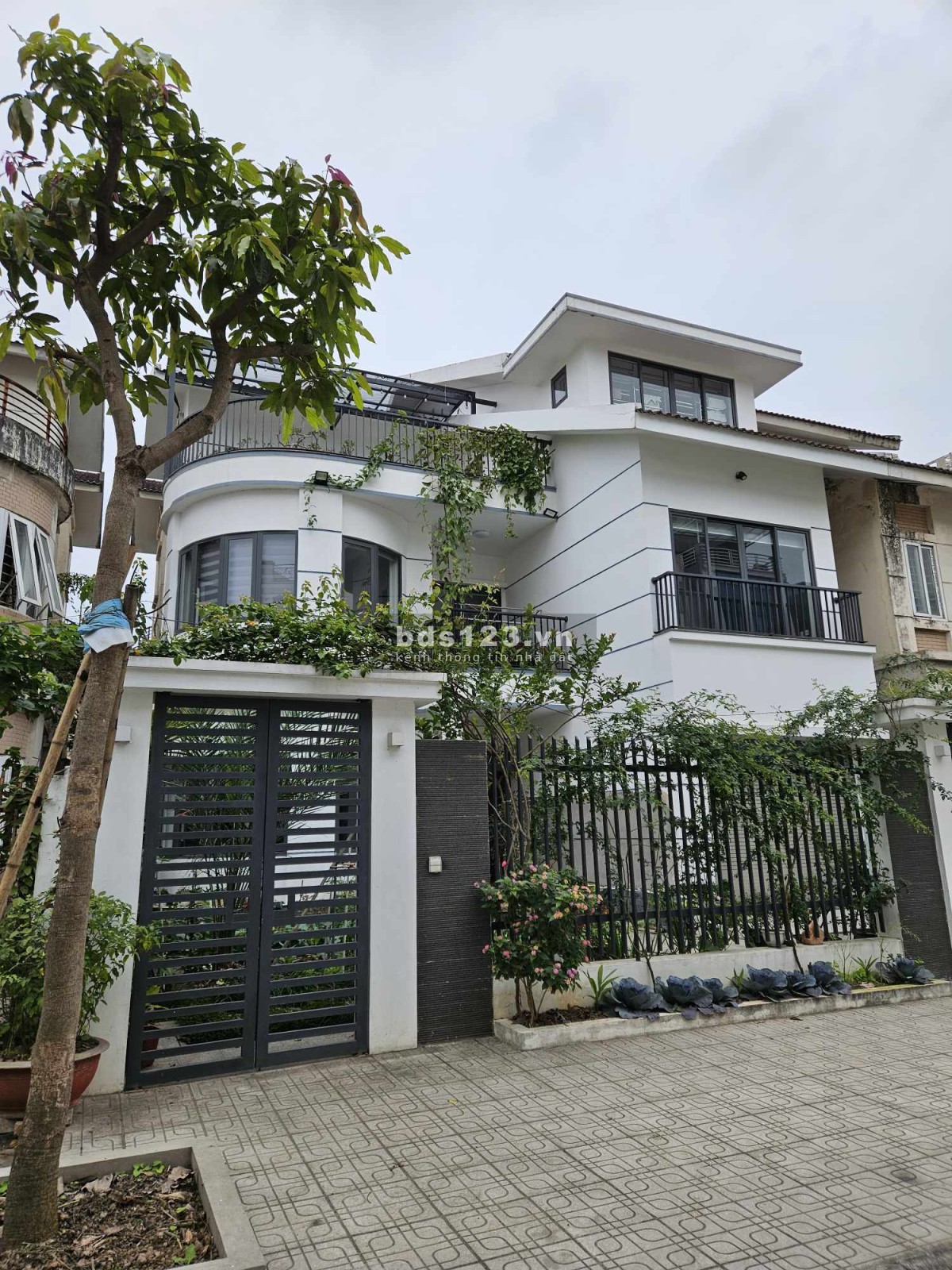 chỉ 06tr cho thuê Biệt thự đơn lập 204m2 xây thô hoàn thiện mặt ngoài 03 tầng tại KĐT Tân Tây ĐÔ