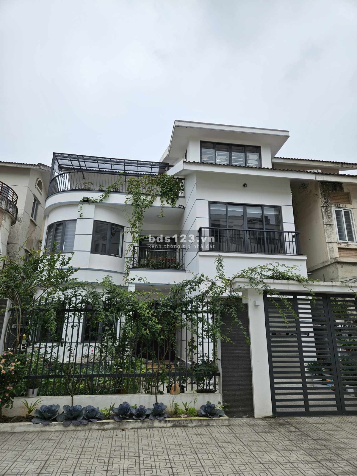 chỉ 06tr cho thuê Biệt thự đơn lập 204m2 xây thô hoàn thiện mặt ngoài 03 tầng tại KĐT Tân Tây ĐÔ