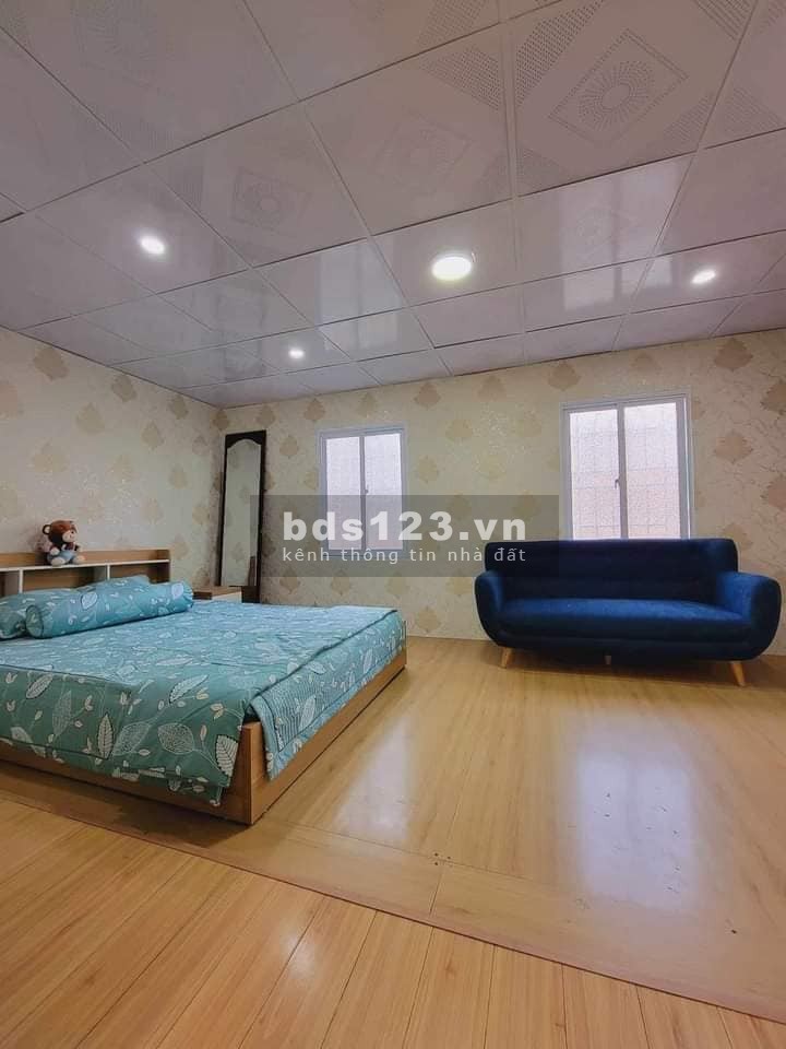 Bán căn hộ phố Quỳnh Mai, Hai Bà Trưng 70m, giá 2.3 tỷ.