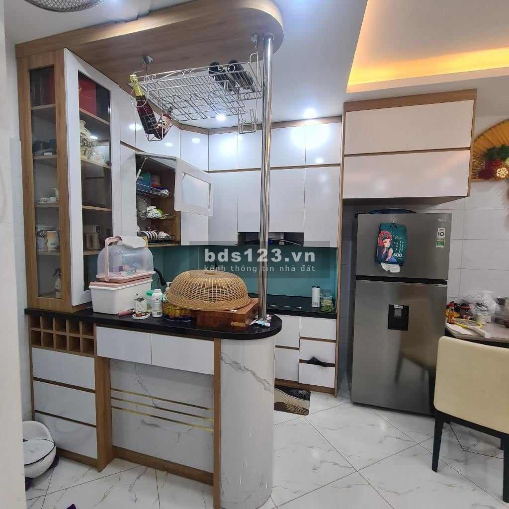 Chính chủ cần bán nhà phố Lình Nam 34M2 x 4 tầng, ô tô đậu cửa, dân trí cao, 3.55 tỷ