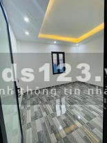 Nhà độc lập cách trung tâm Hành Chính Quận Kiến An chỉ vài trăm mét.