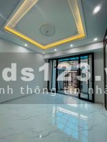 Nhà độc lập cách trung tâm Hành Chính Quận Kiến An chỉ vài trăm mét.