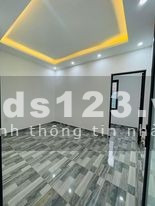 Nhà độc lập cách trung tâm Hành Chính Quận Kiến An chỉ vài trăm mét.