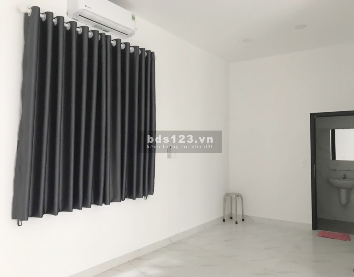 Có ban công, phòng rộng 25M2 - View đẹp