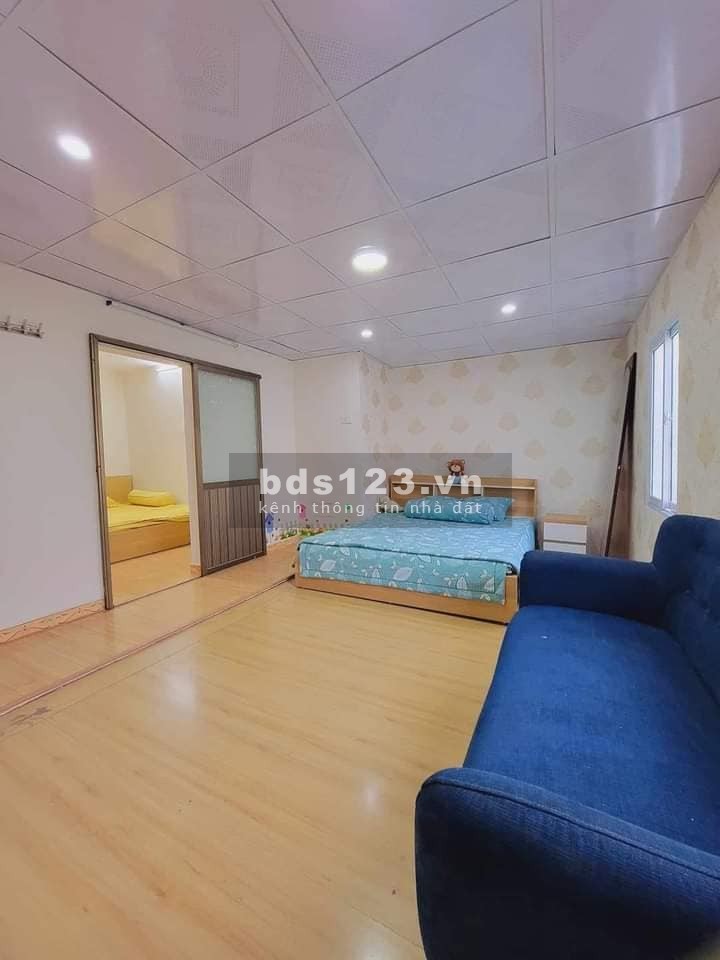 Bán căn hộ phố Quỳnh Mai, Hai Bà Trưng 70m, giá 2.3 tỷ.