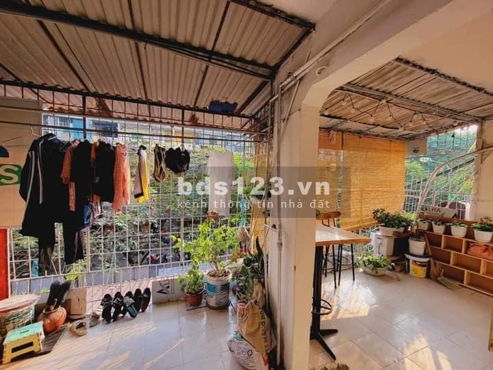 Bán căn hộ phố Quỳnh Mai, Hai Bà Trưng 70m, giá 2.3 tỷ.