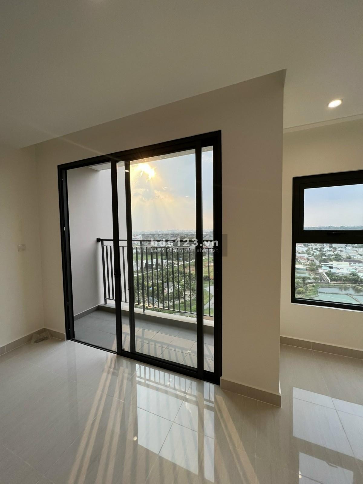 Bán Căn hộ 2PN+ 69m2 chỉ 2.950 tỷ (BTP) gốc 4.1 tỷ Origami Vinhomes Grand Park Q9