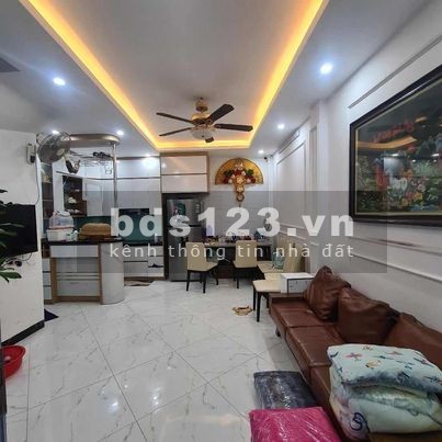 Chính chủ cần bán nhà phố Lình Nam 34M2 x 4 tầng, ô tô đậu cửa, dân trí cao, 3.55 tỷ