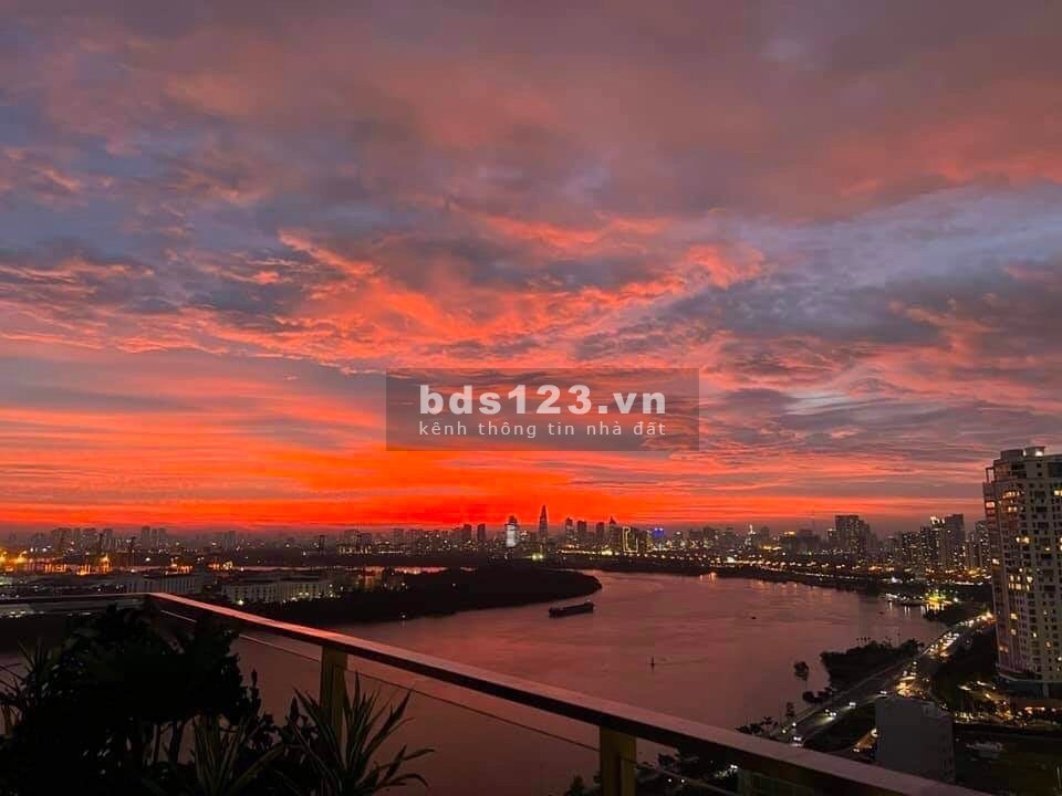 Bán Căn hộ 3PN view sông ngắm pháo hoa, thanh toán 2 tỷ 8 nhận nhà ngay. Vay hỗ trợ lãi 2 năm