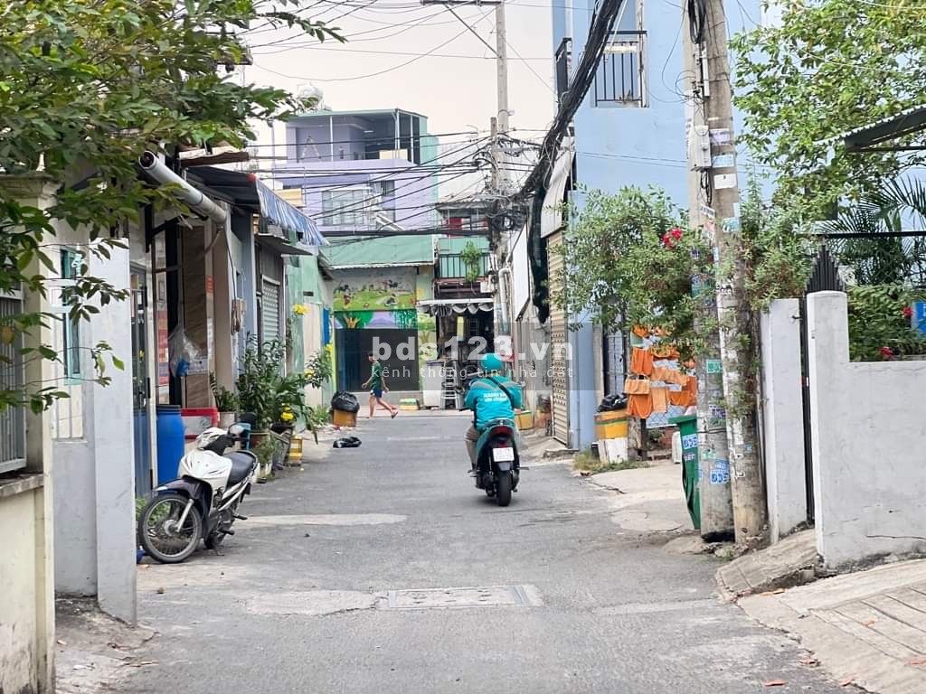 Bán nhà xe tải, ngang 5.5m - Ngay Vincom Lê Văn Việt giá nhỉnh 7 tỷ