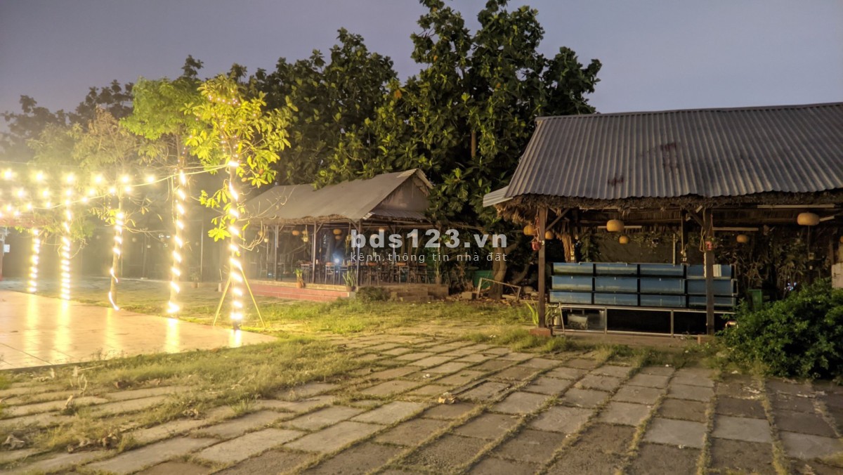 Mặt bằng Vip 2000m2 ngay bến đò, sẵn hầm rượu vip, chòi mát mẻ