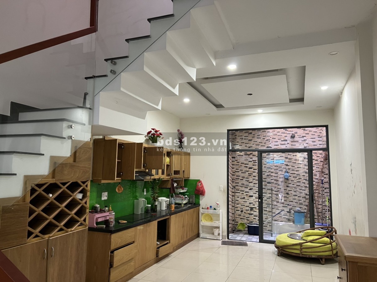 Nhà hẻm oto ngay chợ Hiệp Bình, 3pn 4wc, sẵn máy lạnh, bàn ghế