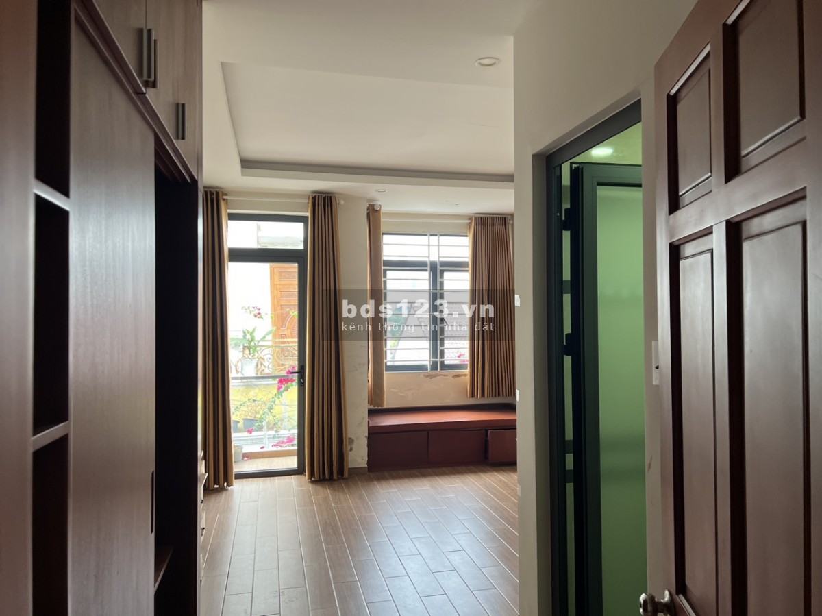 Nhà hẻm oto ngay chợ Hiệp Bình, 3pn 4wc, sẵn máy lạnh, bàn ghế