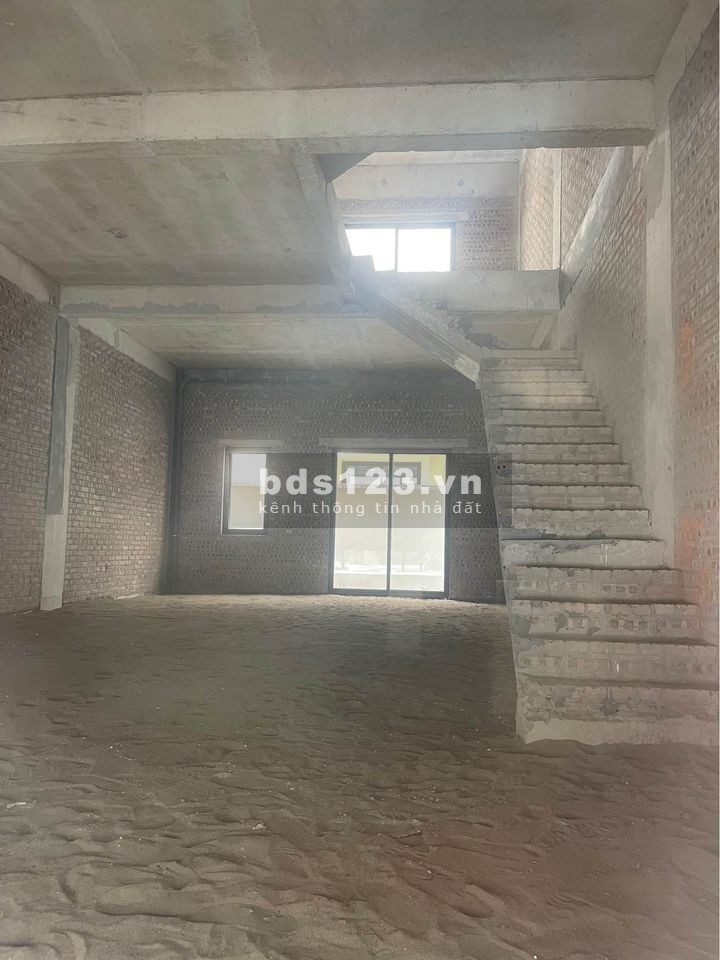 SHOpHouse mặt đường 20m SAN HÔ sịn sò vẫn còn tặng xe VF9 nhanh ko hết xe ạ
