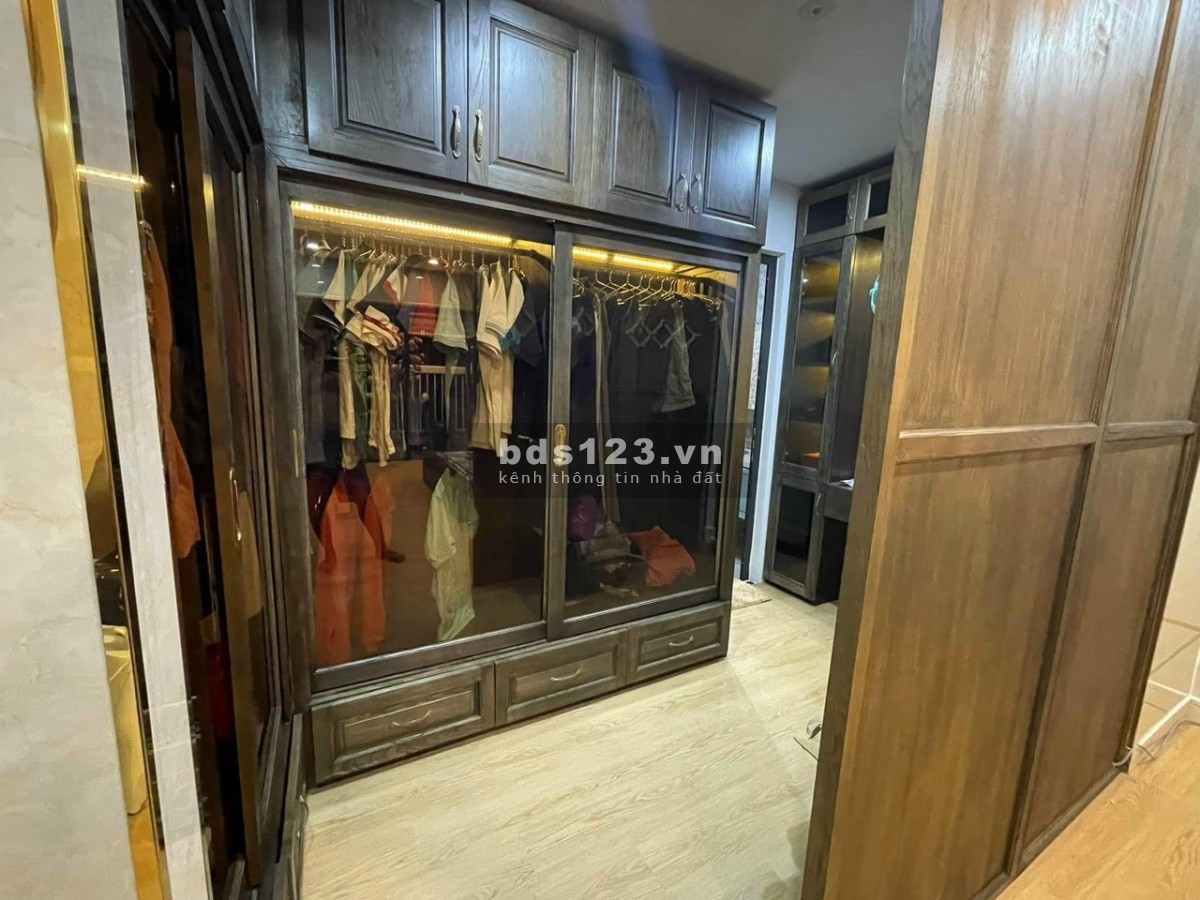 Quá rẻ, penthouse 300M2, nhỉnh 6 tỷ full nội thất toàn hàng Đức