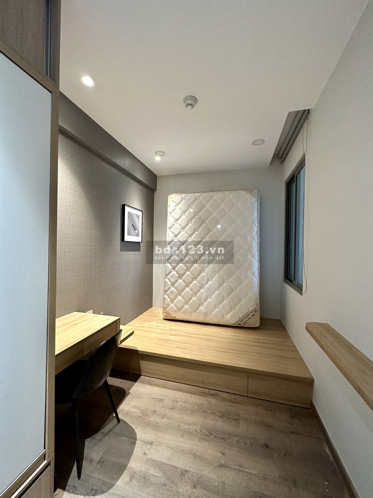 bên e cho thuê căn 2 Phòng ngủ 2 WC72m2 Sky89Tầng 28 view sông, hướng Đông