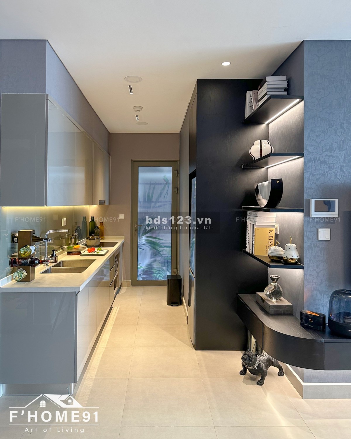 bên e cho thuê căn 2 Phòng ngủ 2 WC72m2 Sky89Tầng 28 view sông, hướng Đông