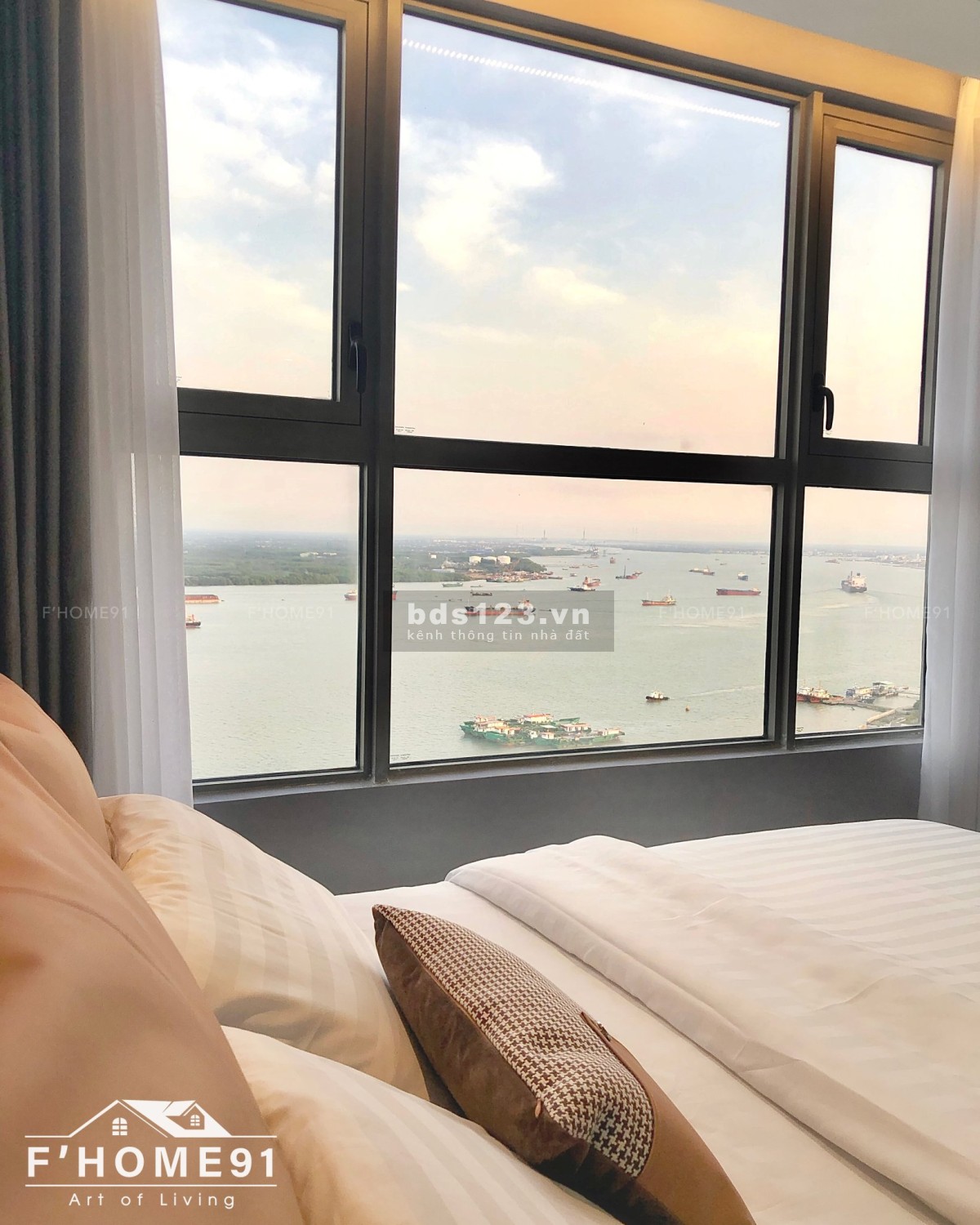 bên e cho thuê căn 2 Phòng ngủ 2 WC72m2 Sky89Tầng 28 view sông, hướng Đông