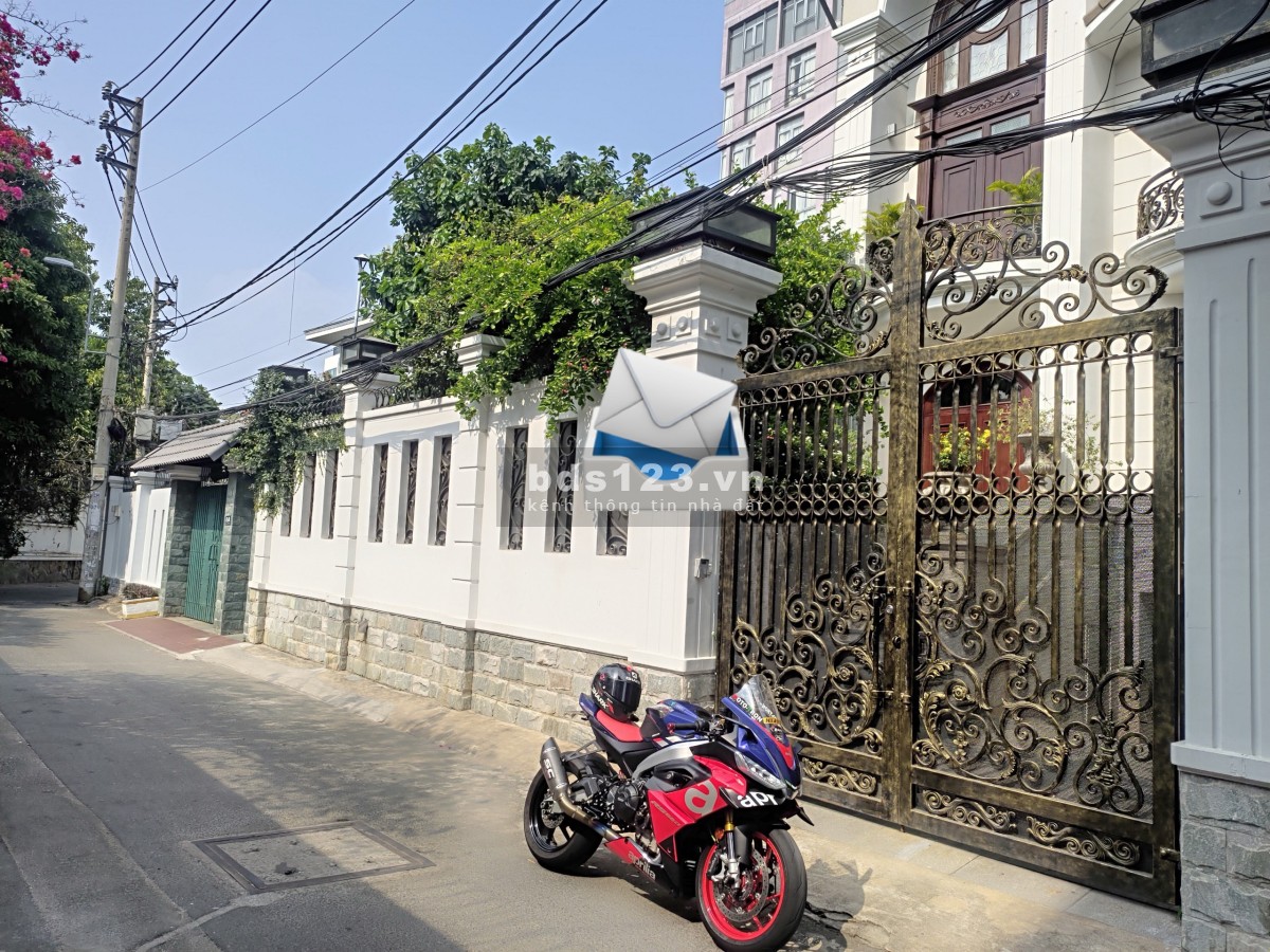 Biệt thự riêng biệt trung tâm Thảo Điền, Quận 2 - Diện tich 303.2 m2