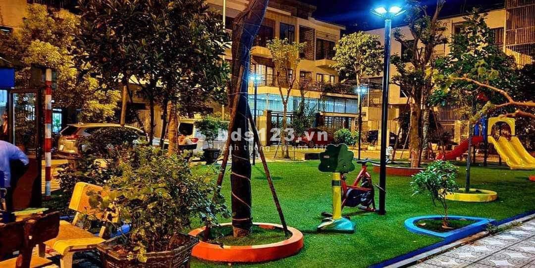 Nhà liền kề - Vỉa hè, view công viên – Kinh doanh, văn phòng đỉnh - Hai thoáng trước sau nhỉnh 13 tỷ