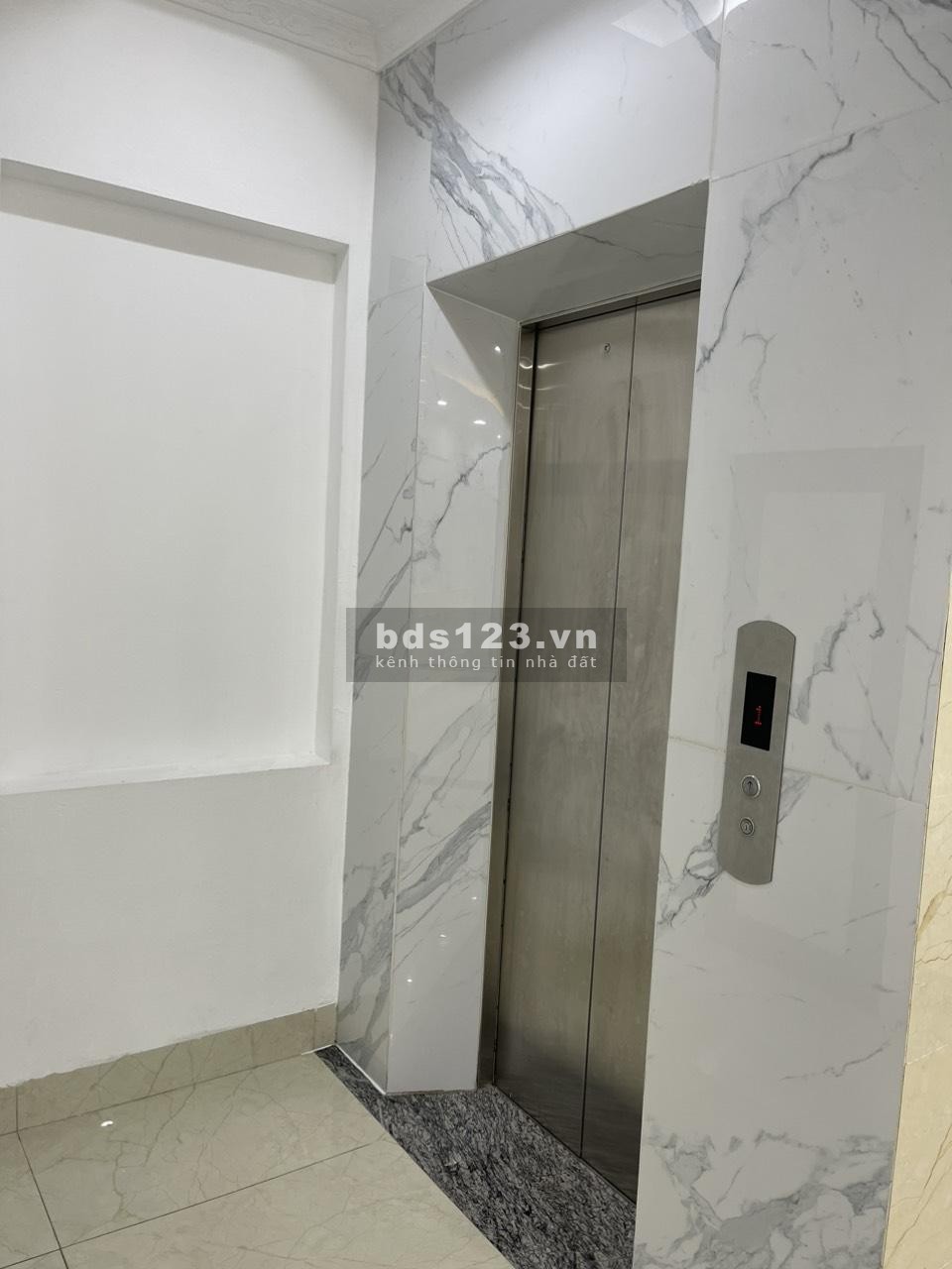 Bán nhà trong khu phân lô Dich vụ Vạn Phúc