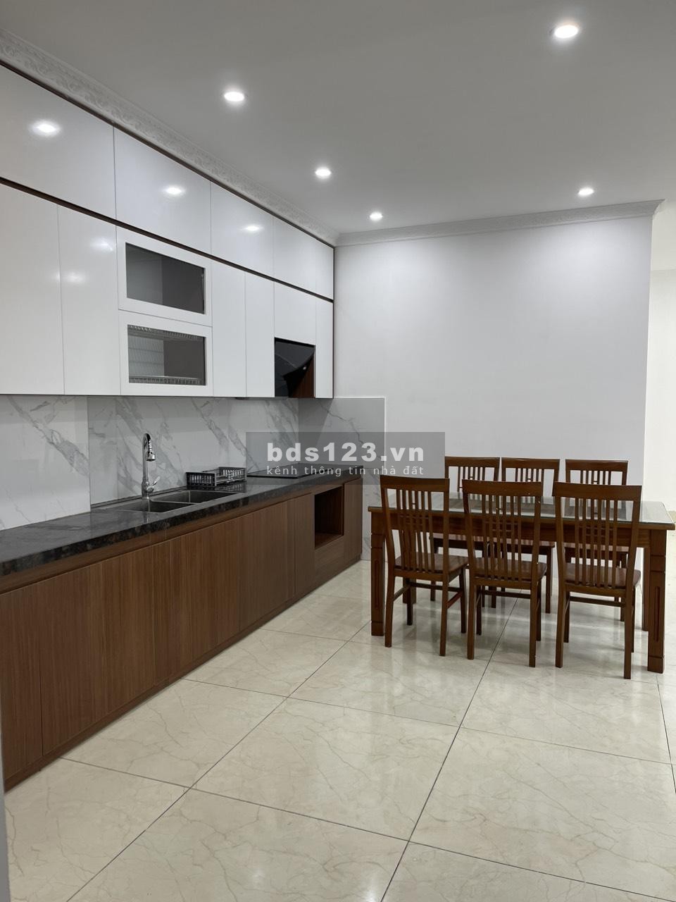 Bán nhà trong khu phân lô Dich vụ Vạn Phúc