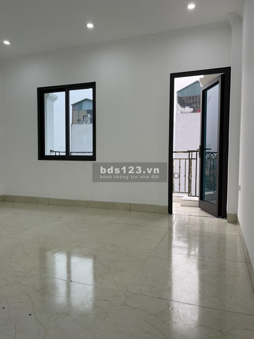 Bán nhà trong khu phân lô Dich vụ Vạn Phúc