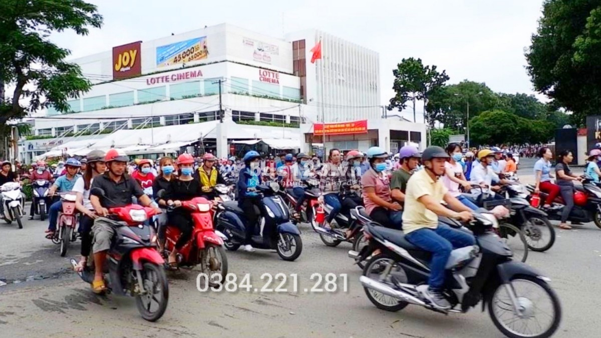Diện tích 5X15M sát QL13, đối diện Aeon Bình Dương. Gía 2ty450.
