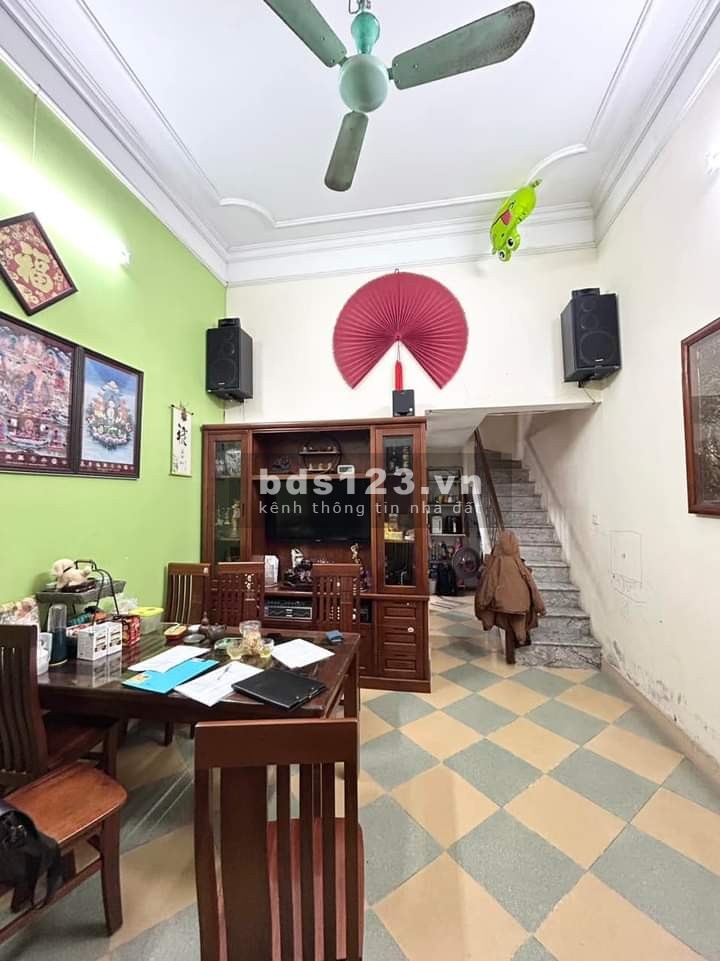 Bán nhà Cầu Giấy diện tich 30M2 an ninh tốt, dân trí cao, đủ tiện ích