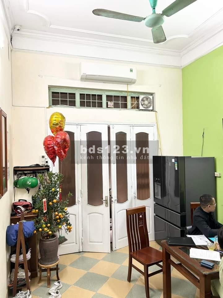 Bán nhà Cầu Giấy diện tich 30M2 an ninh tốt, dân trí cao, đủ tiện ích