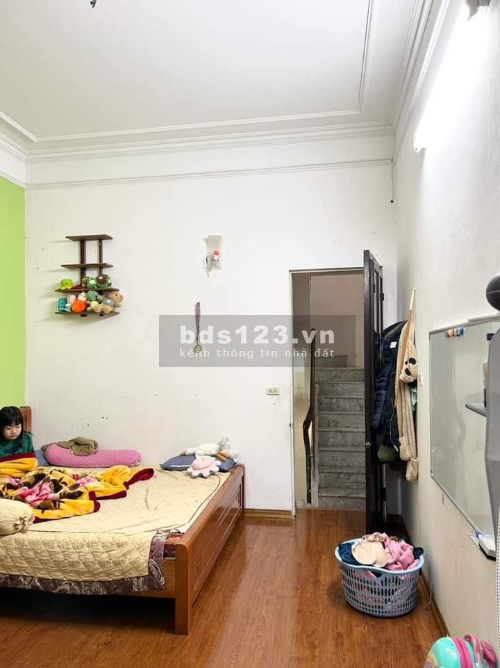 Bán nhà Cầu Giấy diện tich 30M2 an ninh tốt, dân trí cao, đủ tiện ích