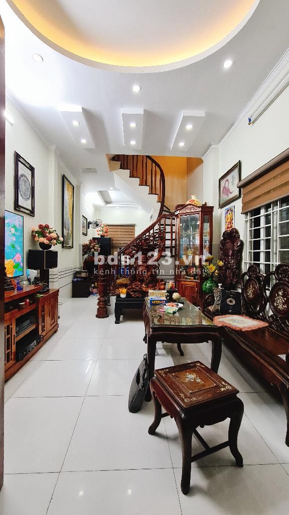 Chính chủ cần bán nhà 4 tầng, mặt tiền 3.4m gần cây xăng Vạn Phúc, Hà