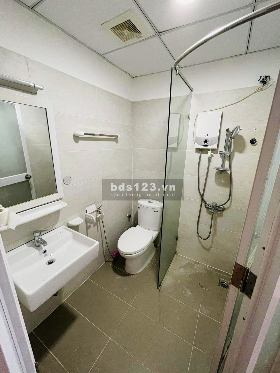 Cần bán gấp căn hộ Flora Fuji, 66m2 2PN - 2WC full nội thất, đã có sổ hồng, giá chỉ 2 tỷ 3 TL
