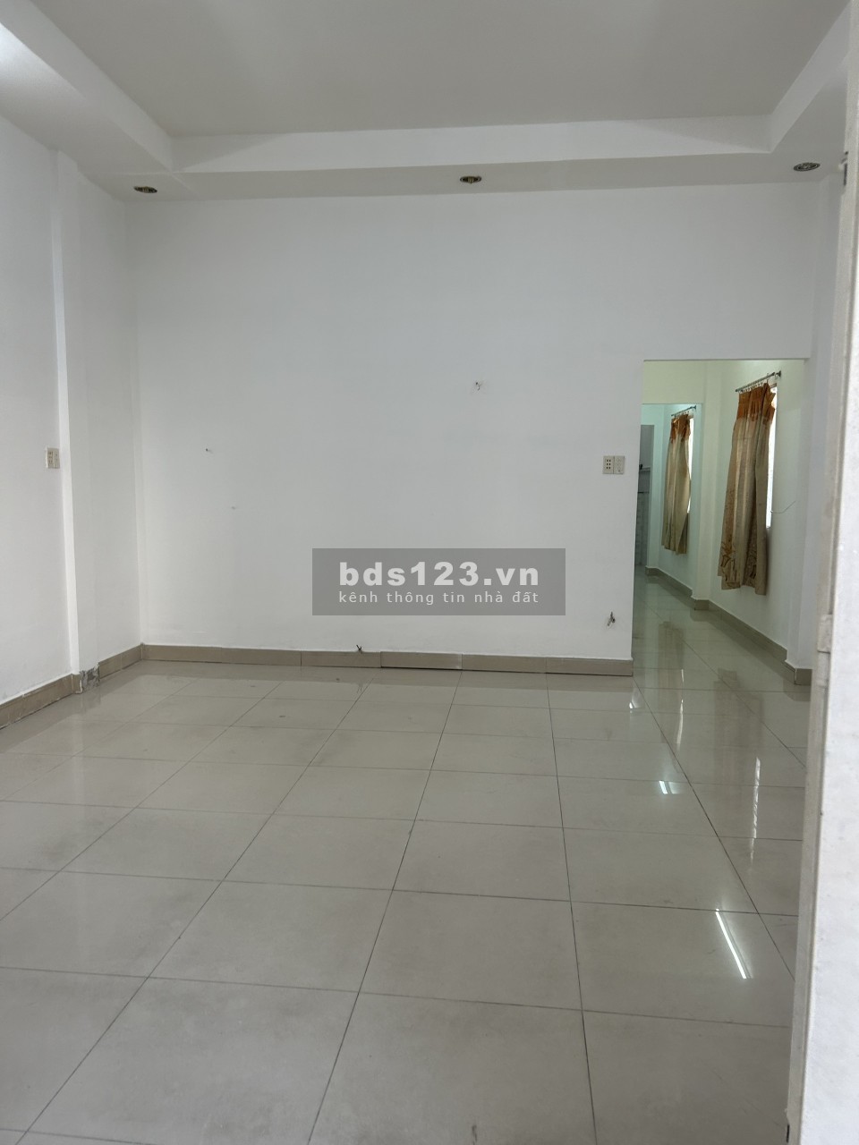 Nhà mặt tiền đường lớn cách Phạm Văn Đồng 200m
