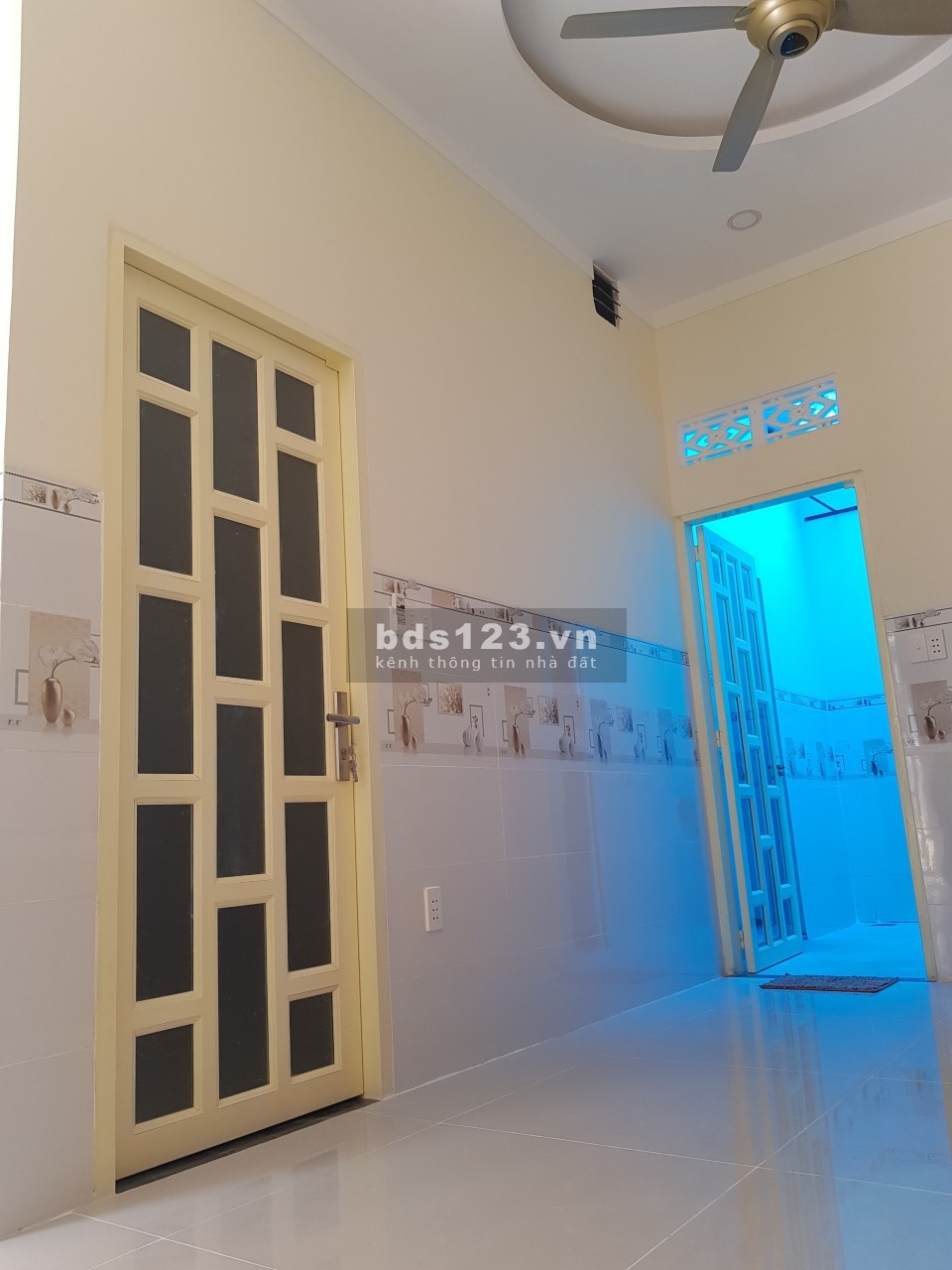 Nhà mới xây 4pn hẻm xe tải, sẵn máy lạnh, quạt, rèm