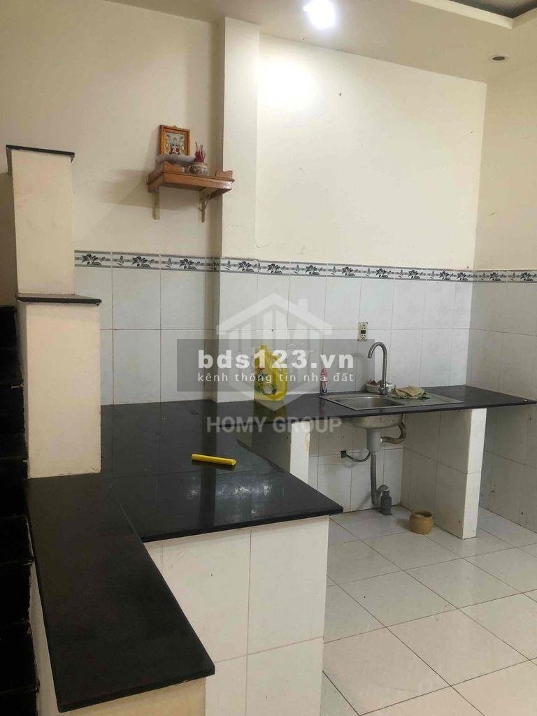 Nhà hẻm ba gác 1 trệt 1 lầu 2pn 2wc, sẵn 2 máy lạnh