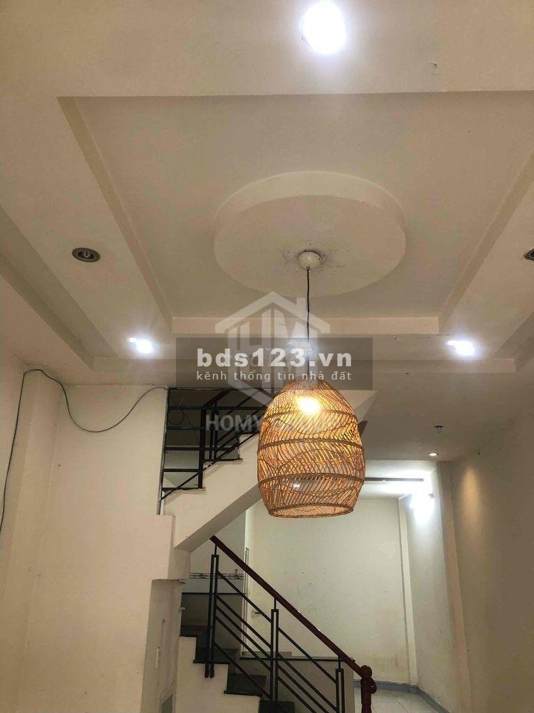 Nhà hẻm ba gác 1 trệt 1 lầu 2pn 2wc, sẵn 2 máy lạnh