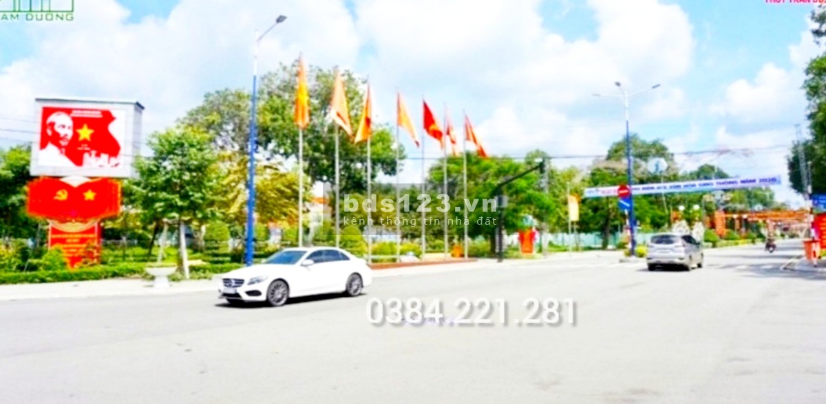 Nợ ngân hàng cần sang gấp 733m2. Đối diện trường học, ngay chợ. Gía 680 triệu