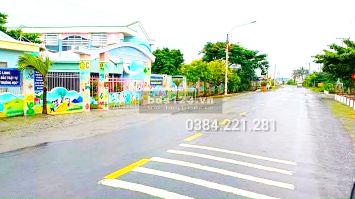 Nợ ngân hàng cần sang gấp 733m2. Đối diện trường học, ngay chợ. Gía 680 triệu