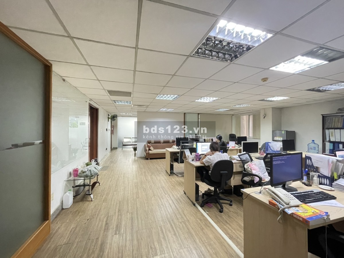 Cho thuê văn phòng tầng trệt đường Điện Biên Phủ, Bình Thạnh-105m2 giá thuê 34.00 Triệu