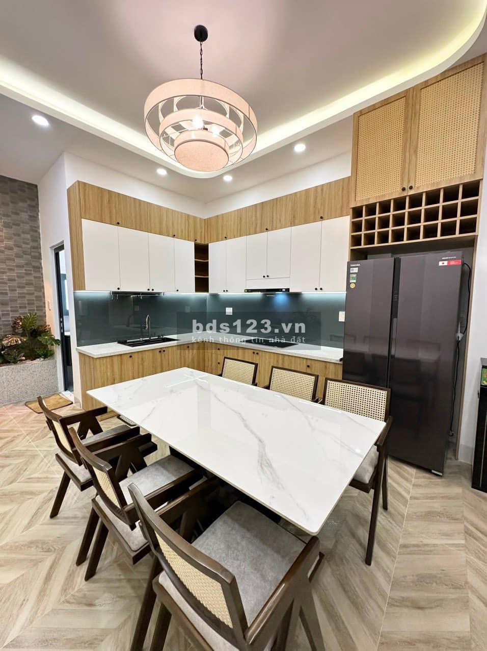 Chính chủ cần bán gấp nhà 4 tầng đường Phạm Văn Hai, Tân Bình