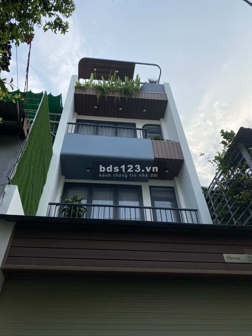 Chính chủ cần bán gấp nhà 4 tầng đường Phạm Văn Hai, Tân Bình