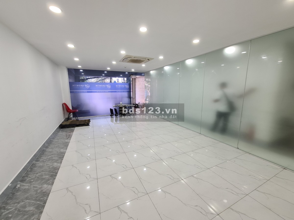 Văn phòng cho thuê đường Núi Thành, Tân Bình- 75m2 giá tốt