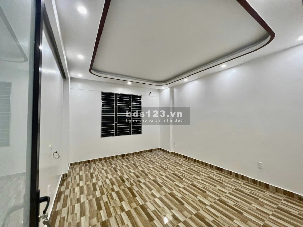 Em bán căn nhà 50m2 cạnh dự án Nhà Ở, Chung Cư cao tầng tại Bùi Viện, Kiến An
