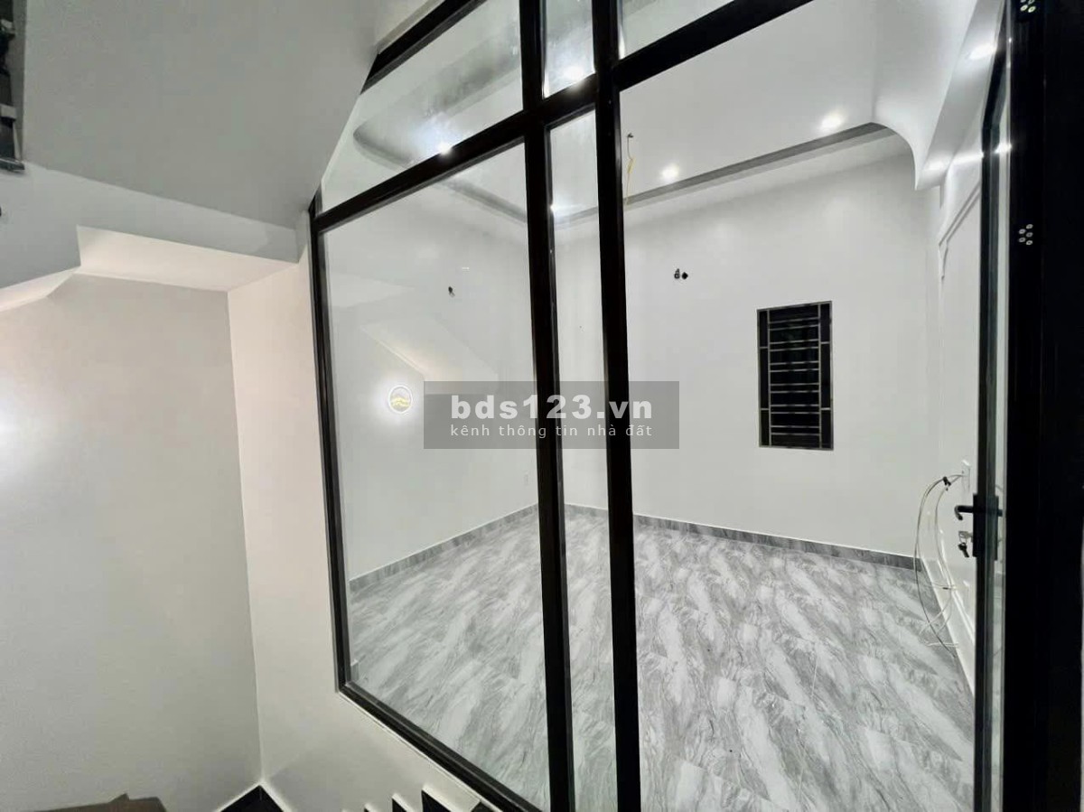 Em bán căn nhà 50m2 cạnh dự án Nhà Ở, Chung Cư cao tầng tại Bùi Viện, Kiến An