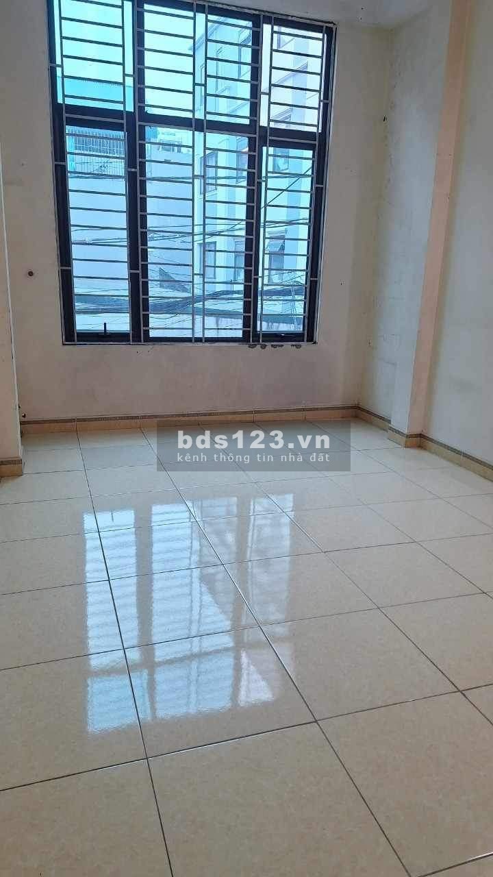 Bán nhà Ngô Gia Tự, ngõ rộng như phố, kinh doanh sầm uất