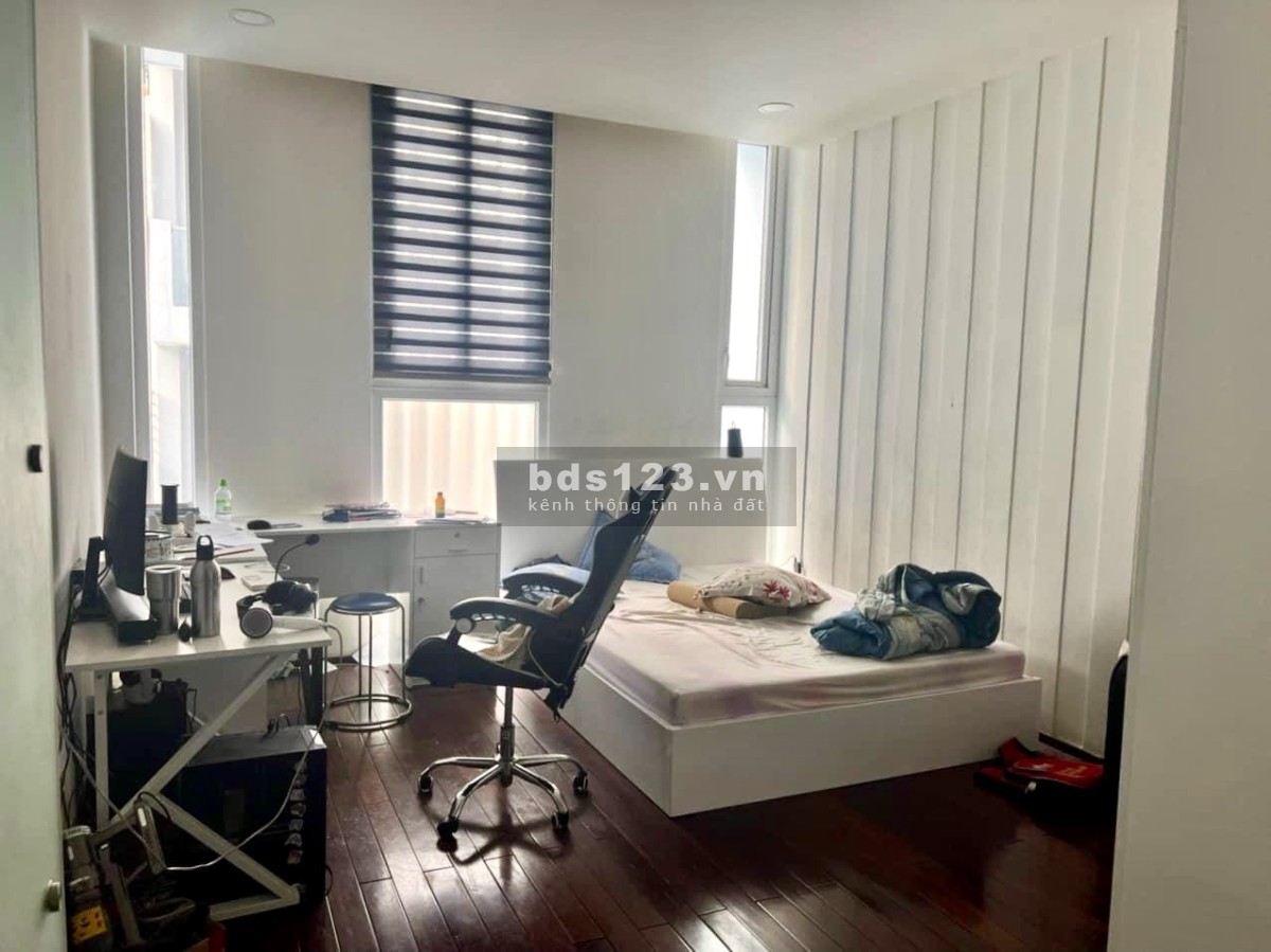 Bán nhà 3 tầng, dt 4x15m, đường Nguyễn Thị Thập, gần PMH, giá 10 tỷ