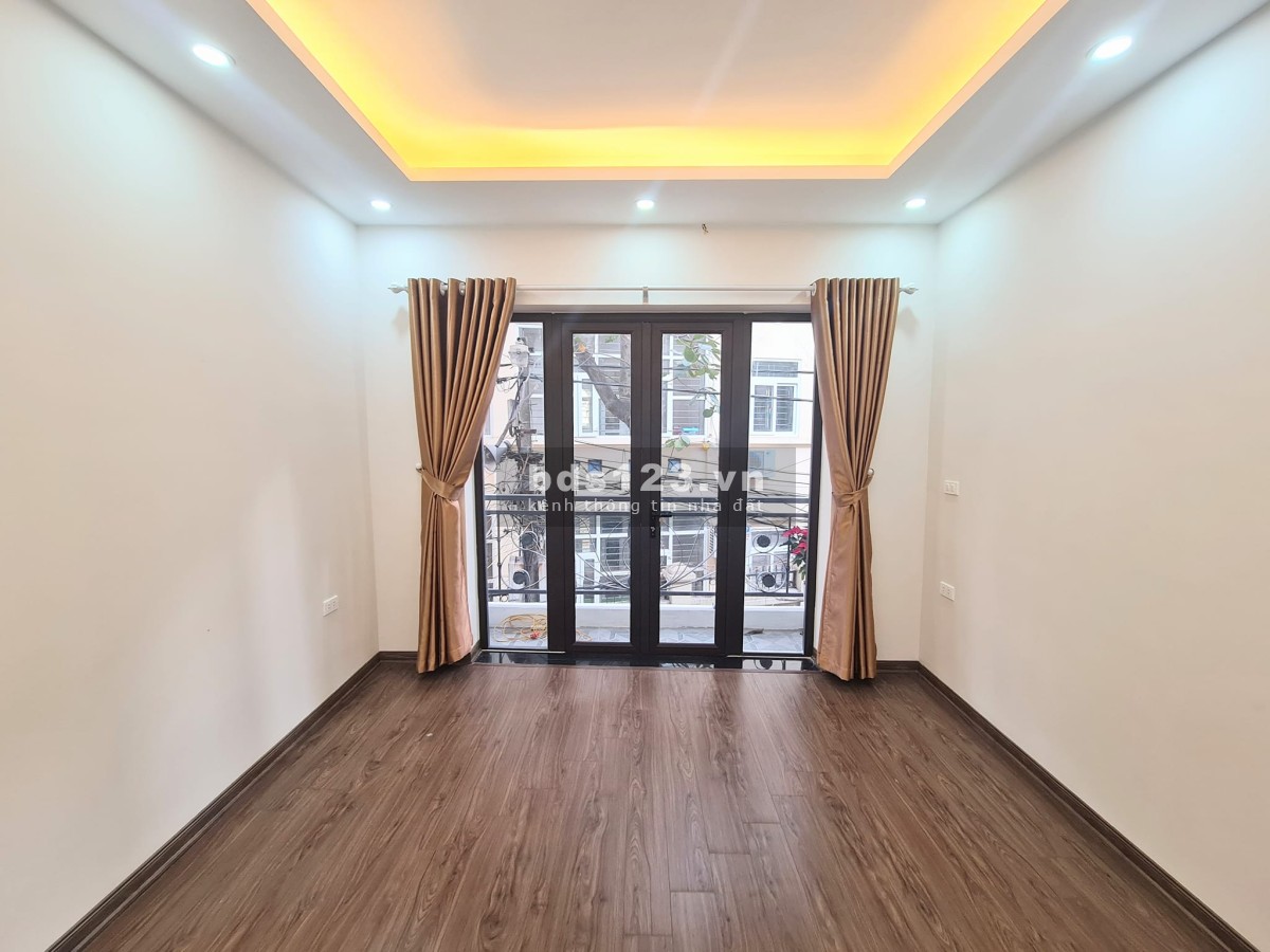 Bán nhà Xuân La, vài bước ra Hồ Tây, diện tích 50M2, mặt tiền 4.2M, nhỉnh 7 tỷ, LH: 0983739832.