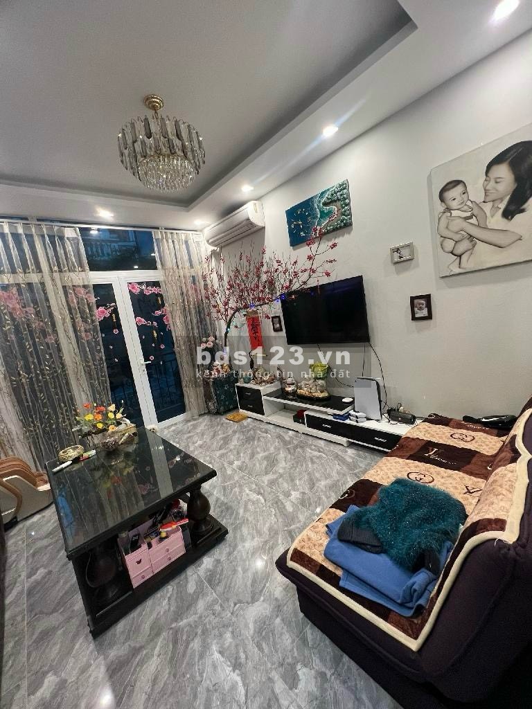 Bán nhà Quận Long Biên - Bồ Đề, 4 tầng, 50m2.