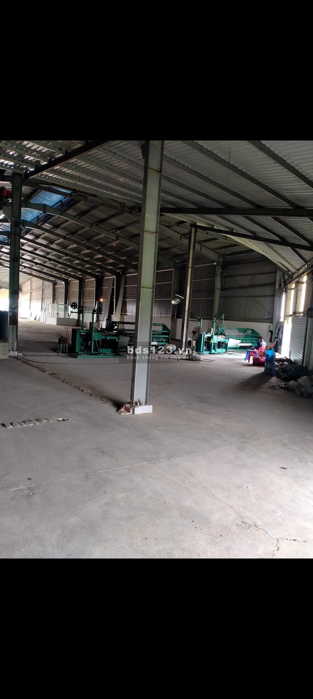 Bán kho xưởng mặt tiền đường QL50 thị xã Gò Công, Tiền Giang. DT 1.500 m2 có sổ riêng.